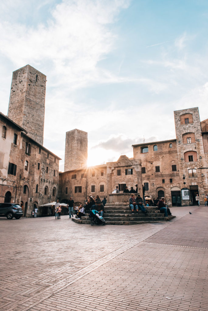 San Gimignano Piazza della Cisterna