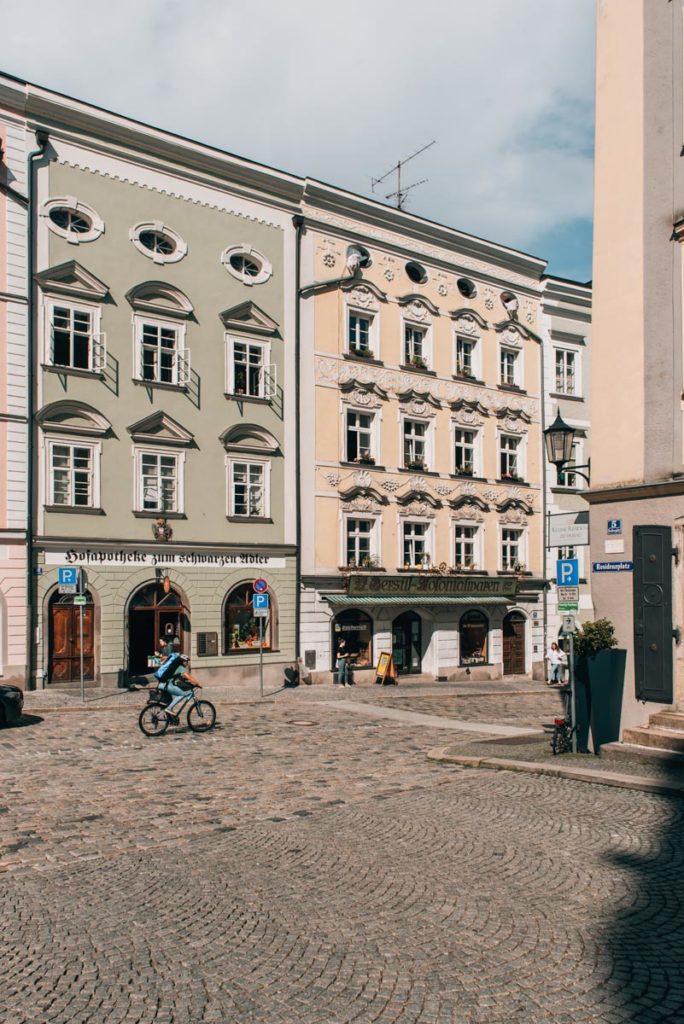 Passau Residenzplatz Brunnen